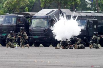 Demontrasi serangan kilat Prajurit Brigif 2 Marinir