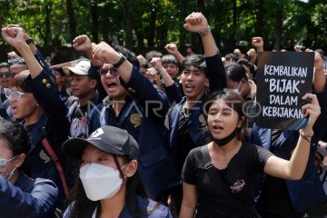 Aksi mahasiswa serukan Bali Darurat Sampah