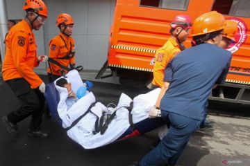 Simulasi mitigasi bencana gempa bumi di Surabaya