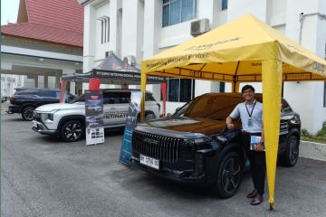 Bapenda Pekanbaru sediakan stan bagi 15 dealer mobil di kantornya