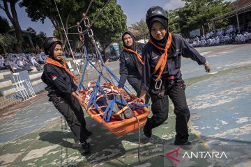 Simulasi kesiapsiagaan bencana di sekolah