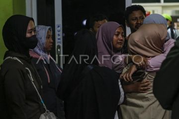 Perawatan korban kecelakaan kereta api di Bekasi Timur
