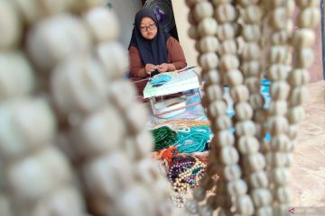 Kerajinan manik-manik di Jombang