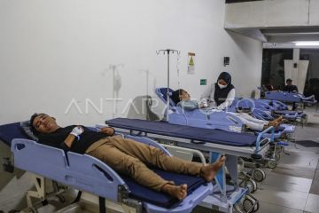 Perawatan korban kecelakaan kereta api di Bekasi Timur