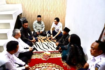 Menhub-Dirut KAI takziah ke rumah korban kecelakaan KA Bekasi Timur