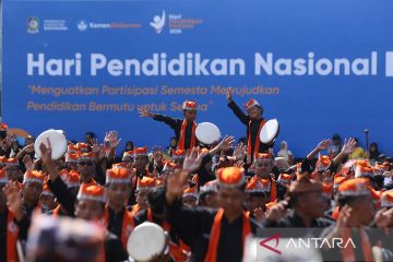 Seni Kuntulan Ewon memukau di Hardiknas 2026