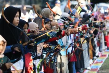 Lomba panahan tradisional di Surabaya