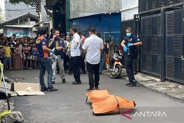 Kriminal kemarin, pembacokan di Jakbar hingga pengendara motor dibegal