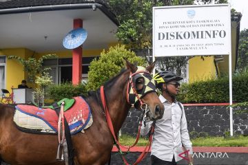 ASN Tasikmalaya berangkat kerja menunggang kuda saat car free day khusus ASN