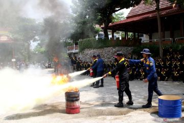 Pelatihan relawan pemadam kebakaran di Jombang