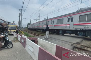 KRL Daru-Parung Panjang&nbsp;terganggu akibat aksi vandalisme