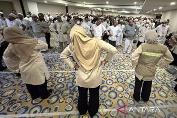 Senam peregangan jamaah calon haji