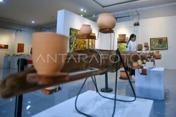 Pameran seni rupa Arek Lungga