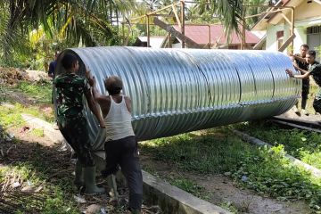 Kodim Aceh Selatan bangun delapan jembatan armco buka pedalaman