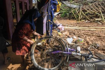 Tanah longsor di Ciamis