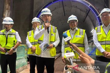 Wapres Gibran tinjau progres MRT Fase 2A, pastikan beroperasi 2027