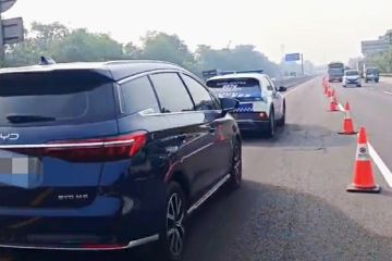 Petugas terapkan "contraflow" Tol Japek di  momen libur panjang