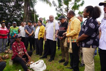 Gubernur Papua tinjau gudang kopra Koperasi Yora Mekhande Jaya, Sarmi