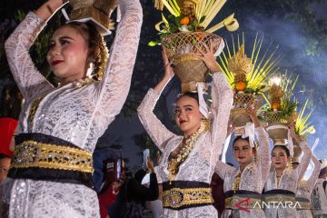Kirab Panji Mahkota Binokasih Jadi Puncak Perayaan Milangkala Tatar Sunda Ke-1357