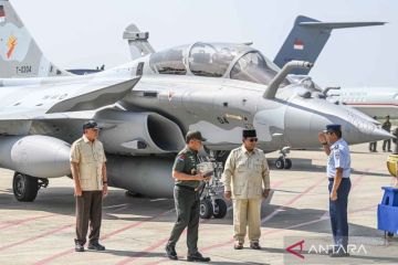 Presiden Prabowo Subianto serahkan alutsista baru kepada TNI