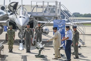 Foto: Presiden serahkan alutsista pesawat kepada TNI