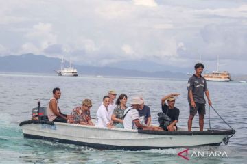 Pelayaran ke Taman Nasional Komodo sudah dibuka lagi usai dilanda cuaca buruk