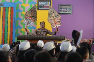Pementasan wayang Polisi Sahabat Anak