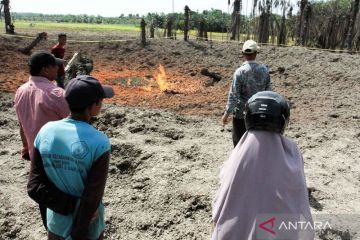 Sumur bor di Aceh menyemburkan api, puluhan warga sekitarnya mengungsi