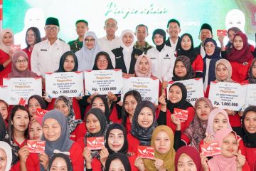 Gubernur Jatim: Bantuan sosial perkuat perlindungan masyarakat rentan