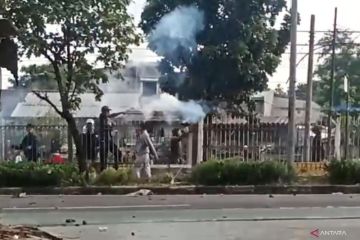 Tembok rel yang dijebol diduga jadi akses tawuran di Klender Jaktim