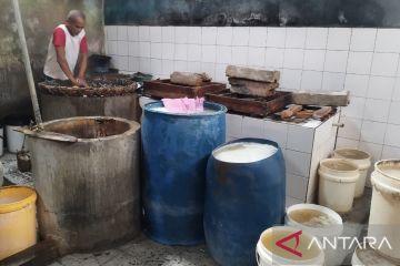 Perajin tahu Kulon Progo sesuaikan ukuran tahu siasati harga kedelai