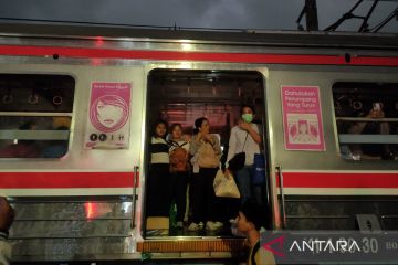 Kereta Duri - Tangerang tiba-tiba berhenti di perlintasan Rawa Buaya