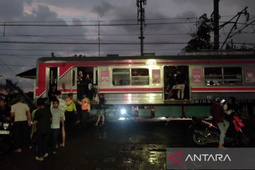 KRL Duri-Tangerang terhenti, penumpang dengar tiga kali ledakan