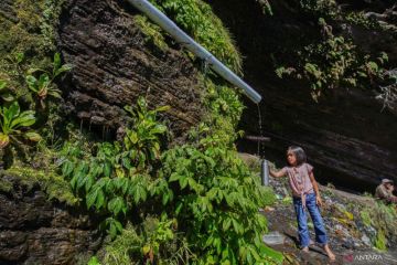 Pengambilan air suci jelang Yadnya Kasada