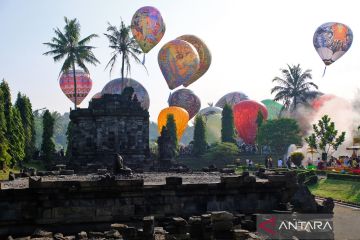 Langit Candi Ngawen meriah, 25 balon tradisional mengudara semarakan perayaan Waisak