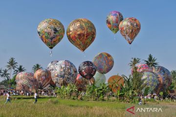 Langit Candi Ngawen meriah, 25 balon tradisional mengudara semarakan perayaan Waisak