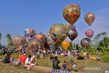 Langit Candi Ngawen meriah, 25 balon tradisional mengudara semarakan perayaan Waisak