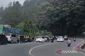 Polres Cianjur arahkan pengendara ke jalur alternatif Jonggol-Sukabumi
