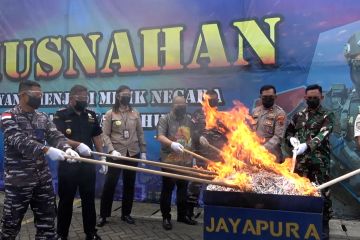 Bea Cukai Jayapura musnahkan 73.928 rokok ilegal hasil operasi gempur