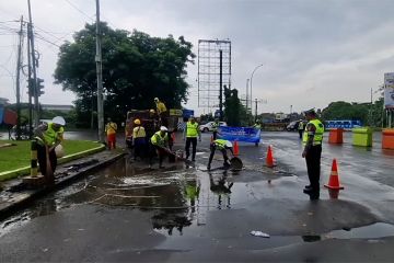 Pemkot Tangerang perbaiki 200 titik jalan rusak