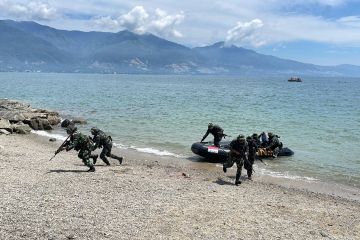 TNI AL perkuat kesiapan prajurit lewat latihan pendaratan di Palu
