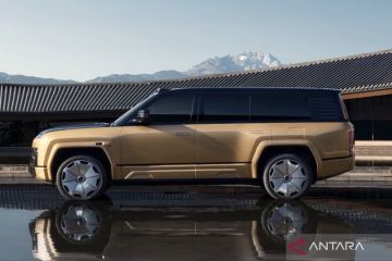 BYD klaim rangka baru Yangwang U8L lulus uji angkat 12 ton