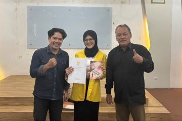Ita Kurniawati mahasiswi Unnes lulus dengan karya novel