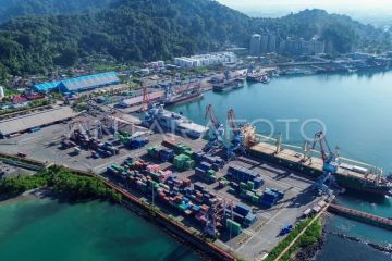 Aktivitas bongkar muat angkutan laut menurun di Sumatera Barat