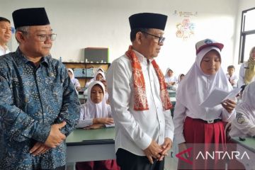 Siswi SD ucapkan terima kasih kepada Presiden Prabowo lewat surat