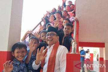 Revitalisasi SDN Kabupaten Bogor, Menko PMK pesan siswa rajin belajar