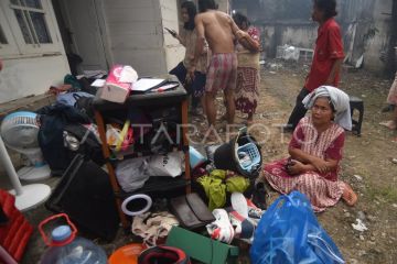 Kebakaran kawasan padat penduduk di Padang