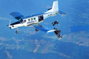 Pesawat penerjun payung jatuh di Missouri, 12 tewas