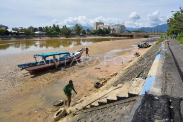 Nelayan sulit melaut akibat pendangkalan sungai di Padang