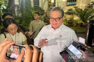 Airlangga berharap Himbara tak terlalu cepat menaikkan bunga kredit